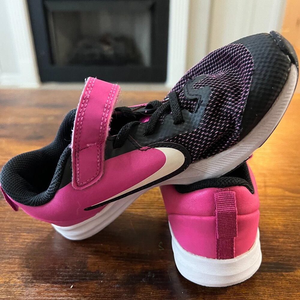 Nike Girls Shoes Size 1Y